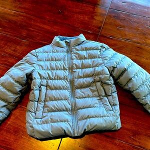 Athleta Girl Blue lightweight puffer. Layers nicely for extra warmth, Size 8/10